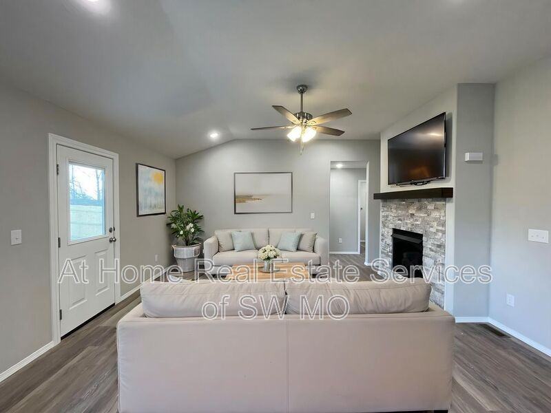 2120 N 21st St - Photo 3 of 21