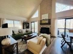 1070 Hawkins Rd - Photo 6 of 32