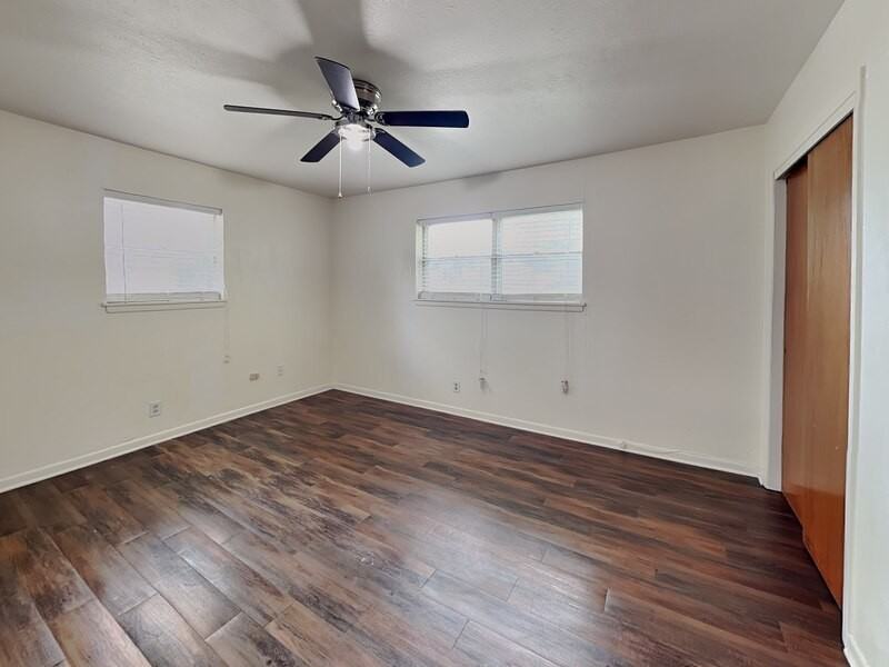 5311 Purington Ave - Photo 6 of 13