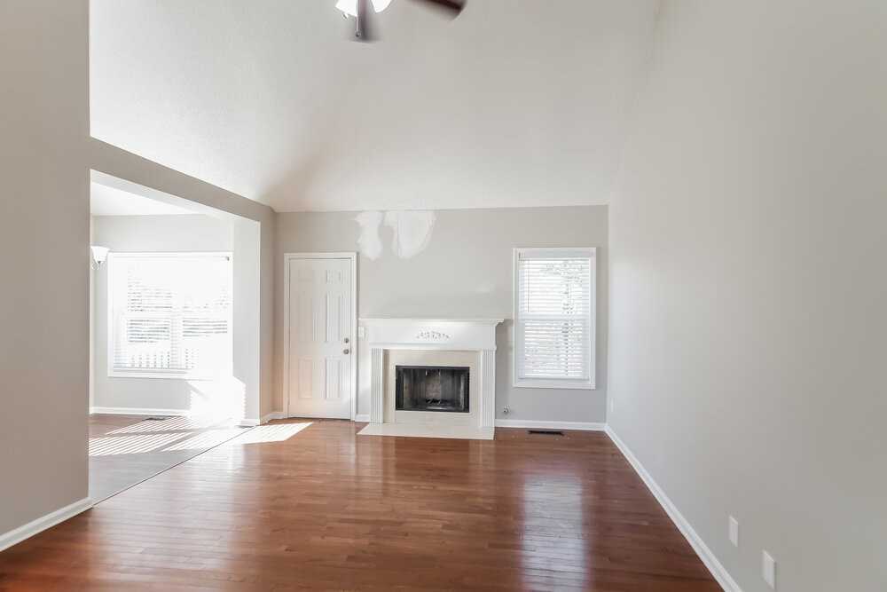 55 Richmond Dr - Photo 4 of 17