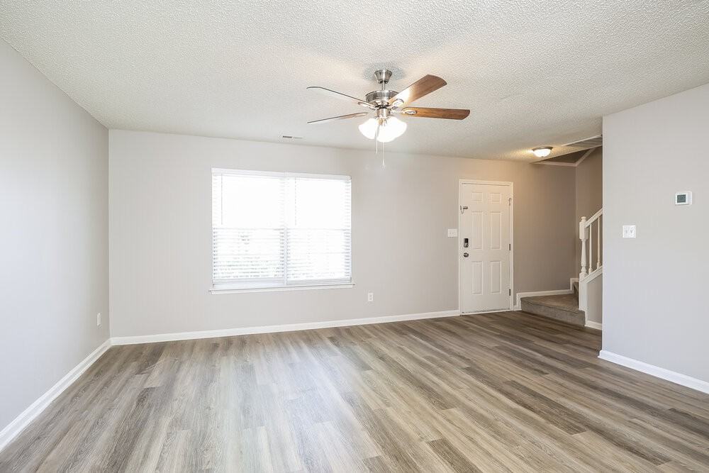 2749 Fairstone Ave - Photo 4 of 16