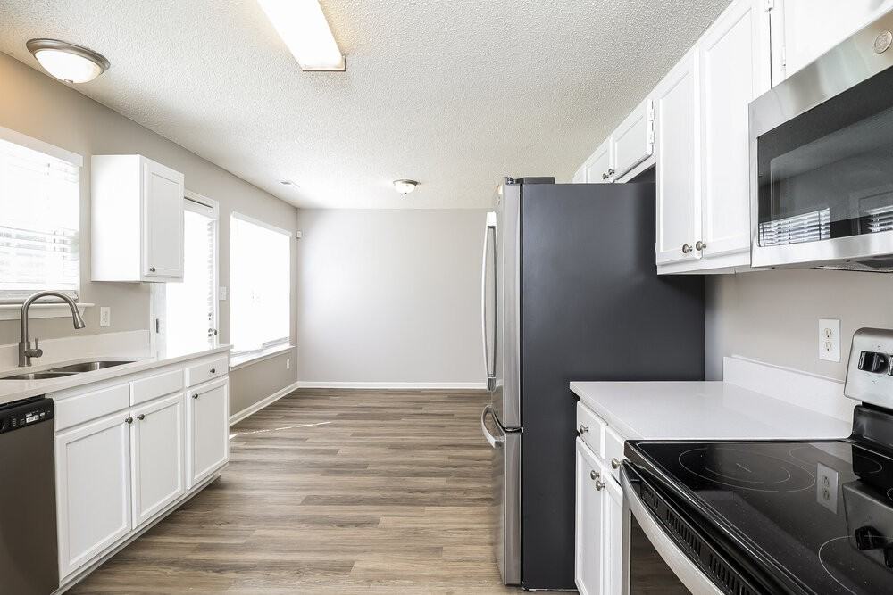 2749 Fairstone Ave - Photo 7 of 16