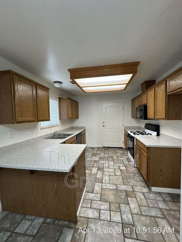 1923 Academy Ave - Photo 6 of 25