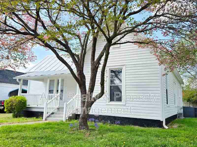 511 S Flanner St - Photo 2 of 13