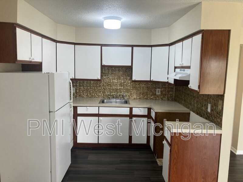 6063 In The Pines Dr Se - Photo 3 of 8