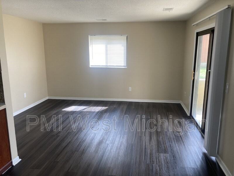 6063 In The Pines Dr Se - Photo 4 of 8