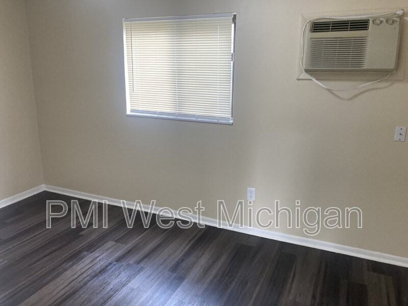 6063 In The Pines Dr Se - Photo 6 of 8