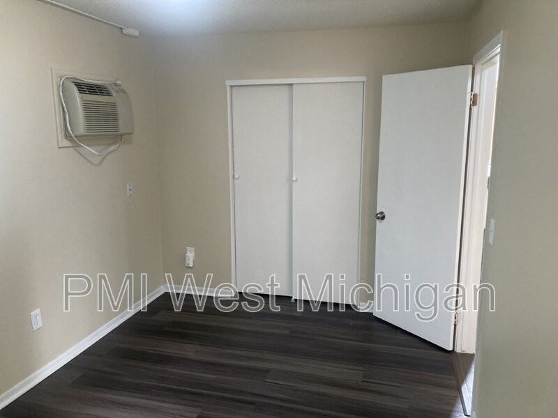 6063 In The Pines Dr Se - Photo 7 of 8