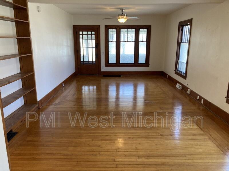 1436 Matilda St Ne #1 - Photo 2 of 10