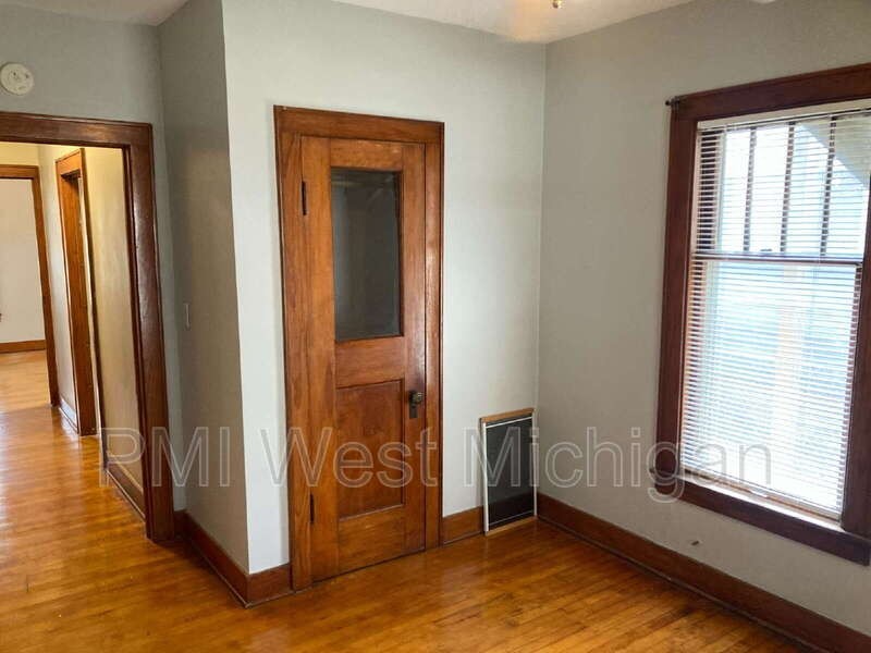 1436 Matilda St Ne #1 - Photo 7 of 10