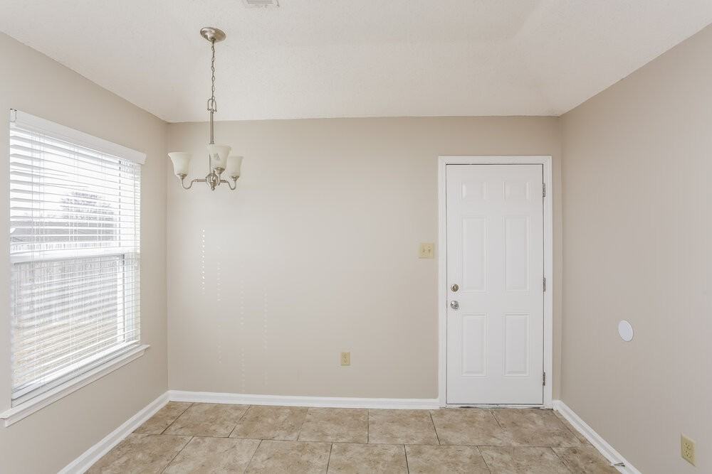 5305 Oak Court Cv N - Photo 7 of 19