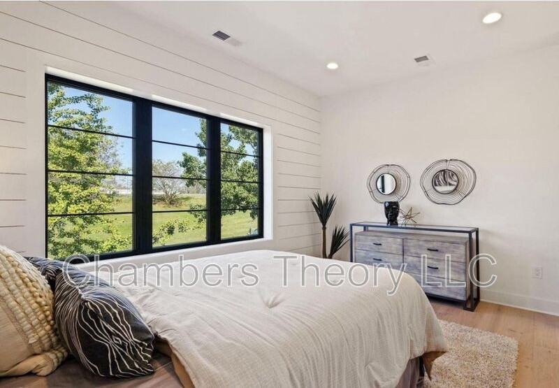 1635 Holbrook St Ne #4 - Photo 3 of 19