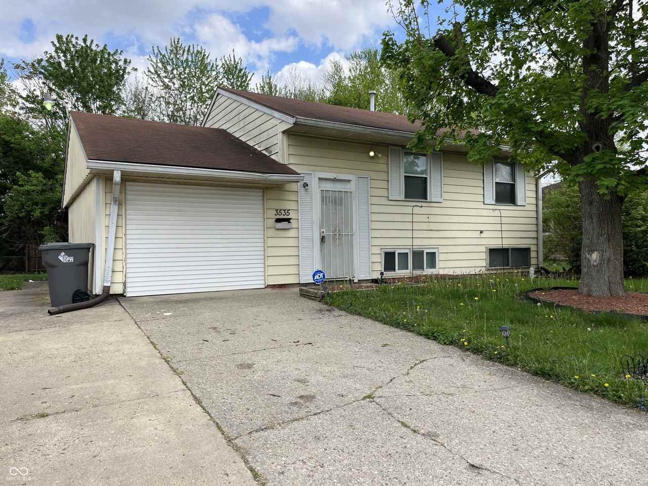 3535 N Brentwood Ave - Photo 2 of 19