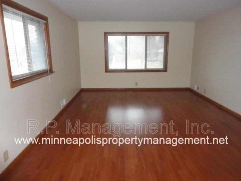 4200 Valley View Rd #B - Photo 2 of 9