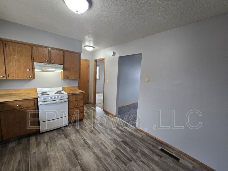 811 W 3rd St - Photo 2 of 15