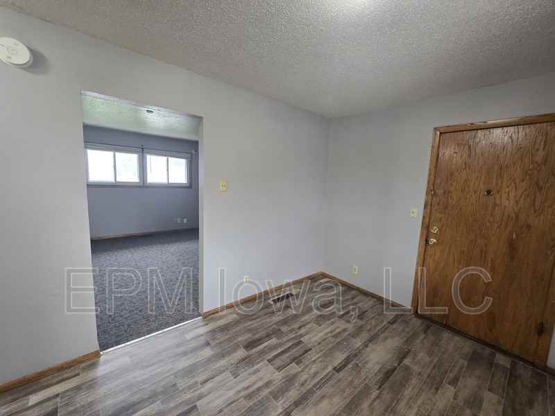 811 W 3rd St - Photo 4 of 15