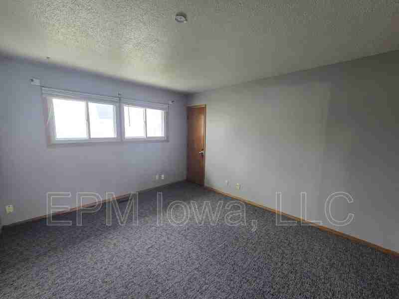 811 W 3rd St - Photo 5 of 15