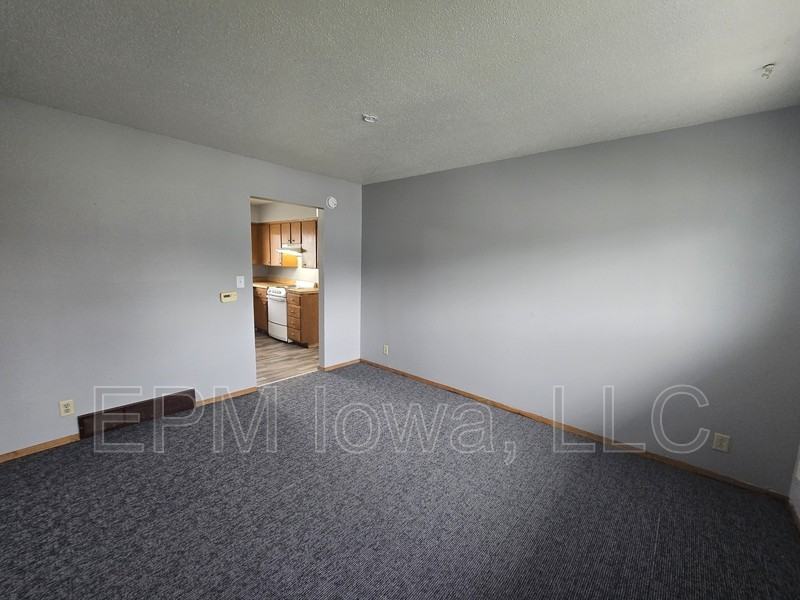 811 W 3rd St - Photo 7 of 15