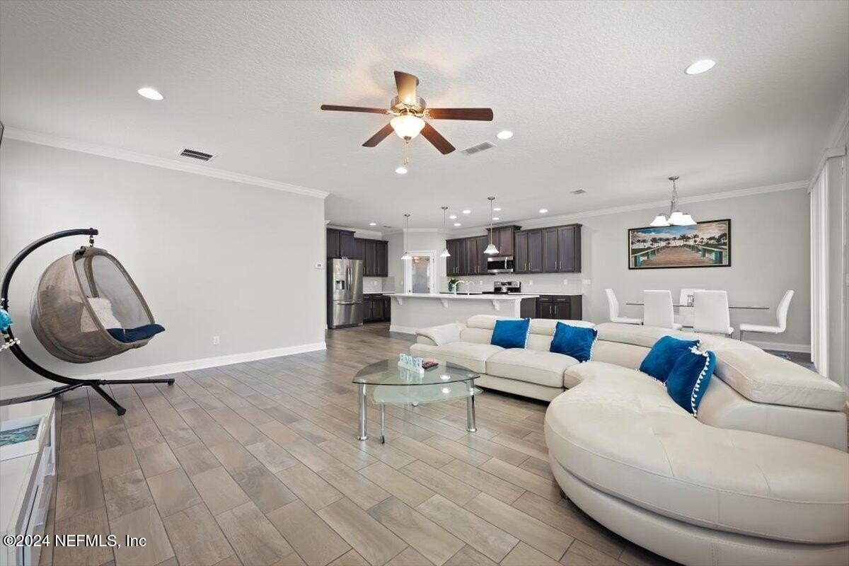 3954 Coastal Cove Cir - Photo 4 of 37