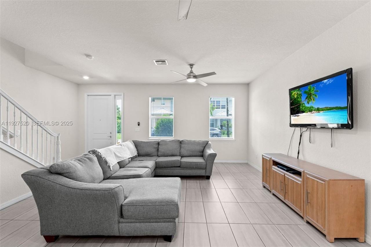 1190 Eucalyptus Drive #5 - Photo 2 of 36