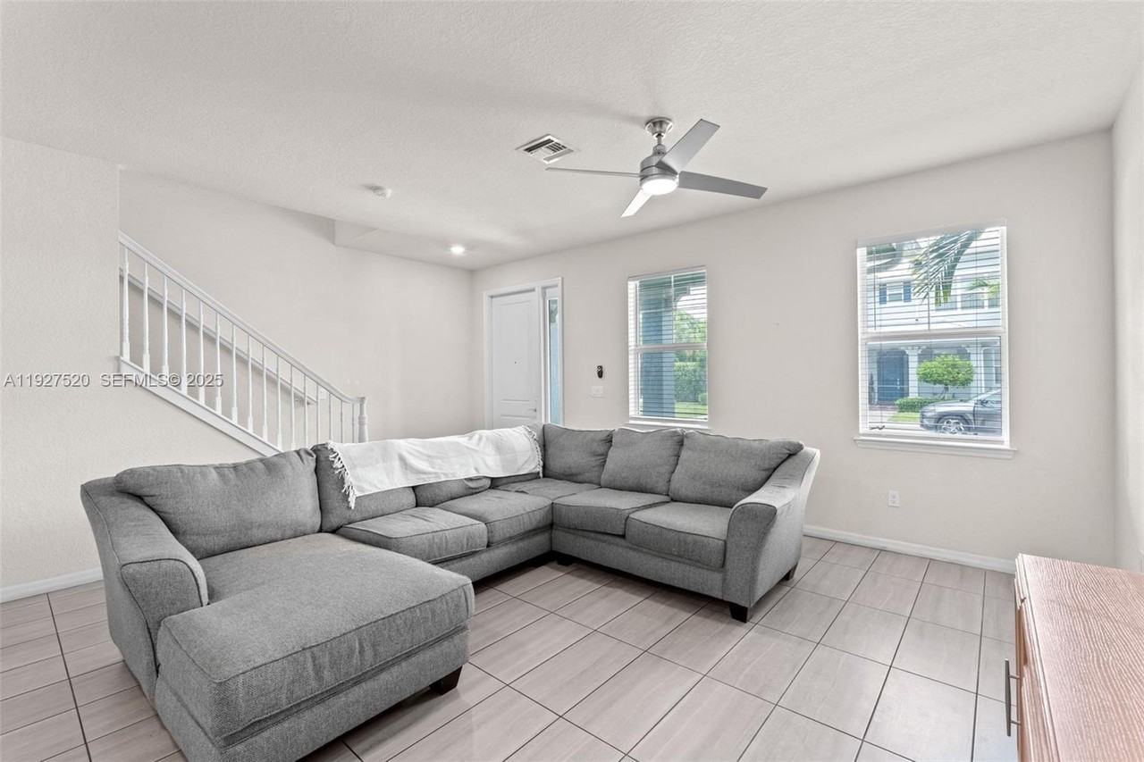 1190 Eucalyptus Drive #5 - Photo 3 of 36