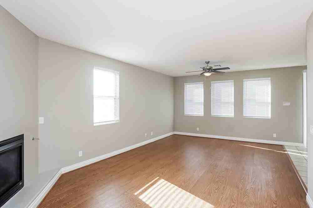 1071 Willjay Ln - Photo 4 of 17