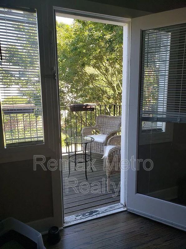 533 11th Ave E #2 - Photo 3 of 7