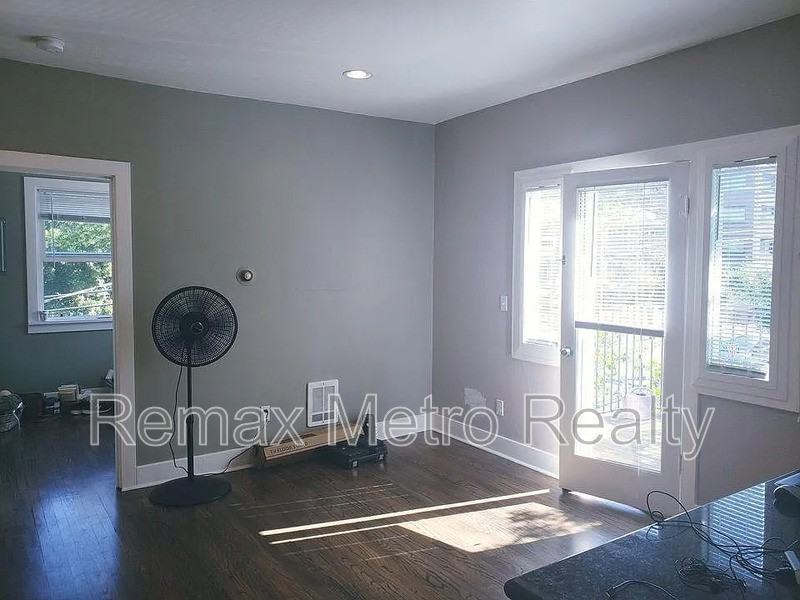 533 11th Ave E #2 - Photo 4 of 7