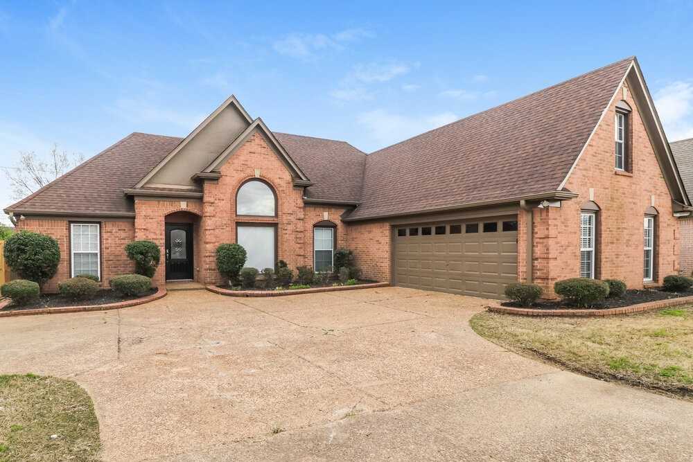 9339 Chimneyrock Blvd - Photo 2 of 16