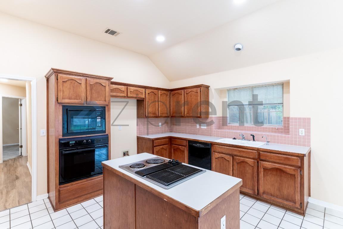 1215 Timber Bend Dr - Photo 7 of 26