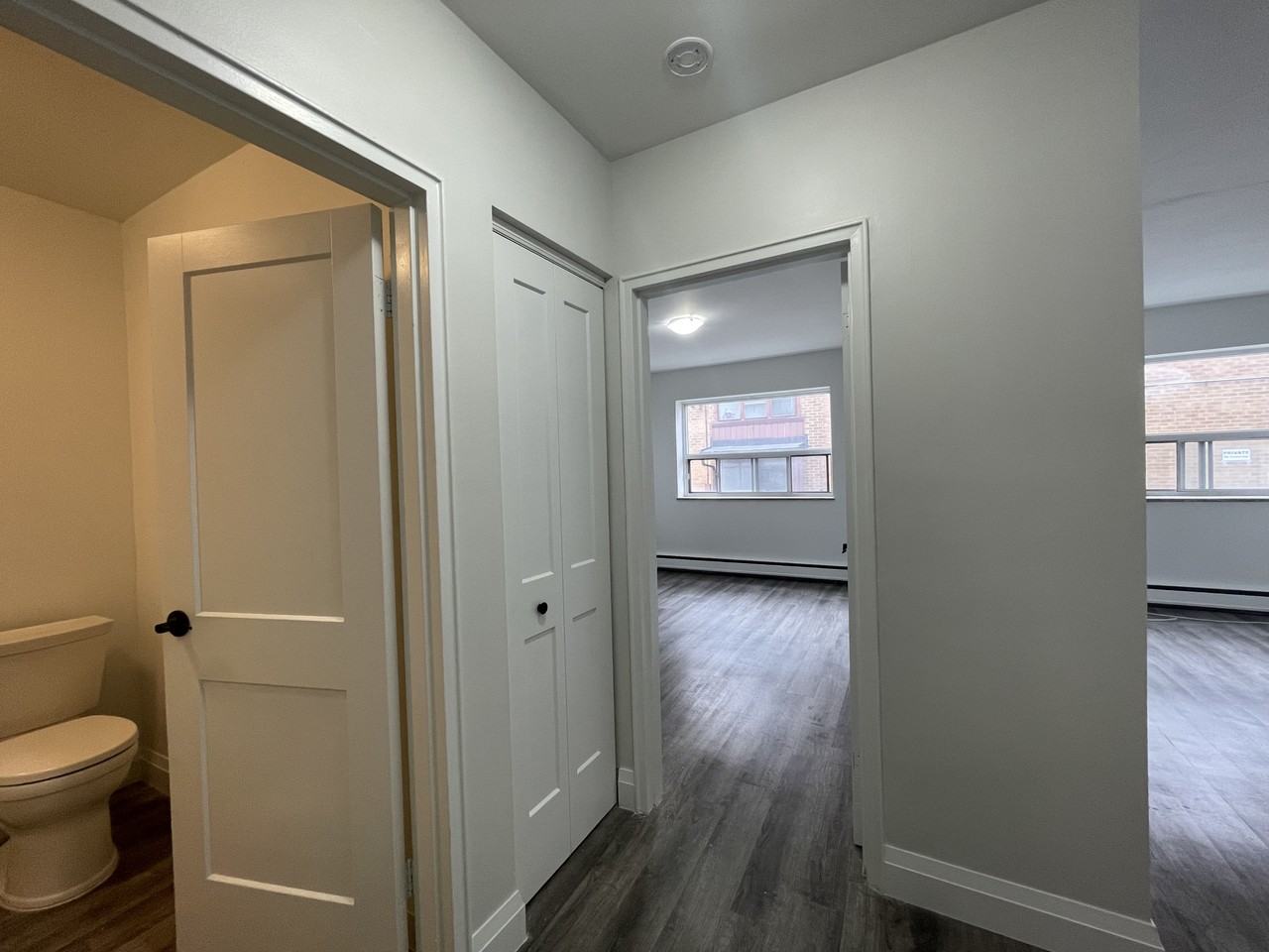 987 Mohawk - Photo 2 of 9