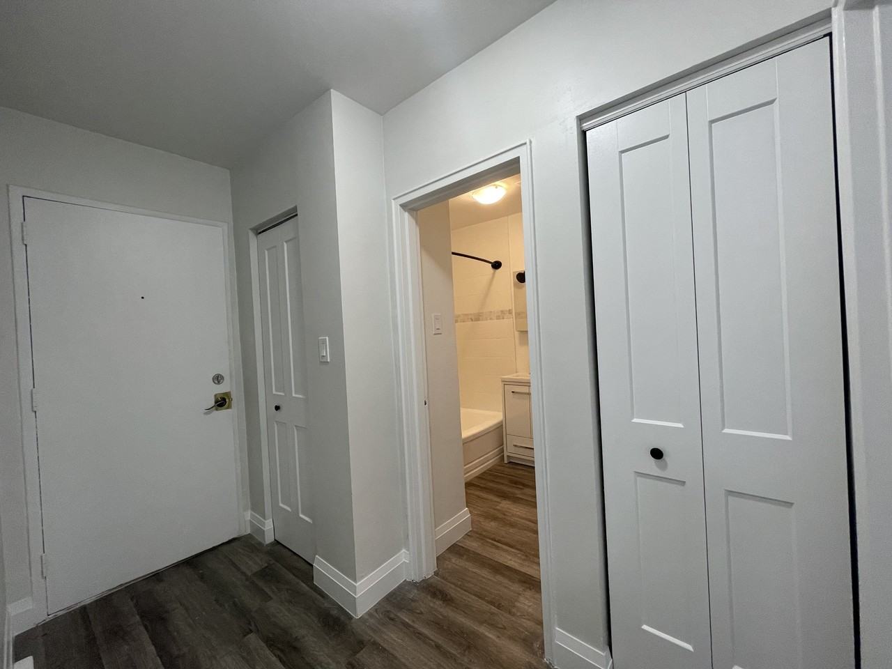 987 Mohawk - Photo 3 of 9