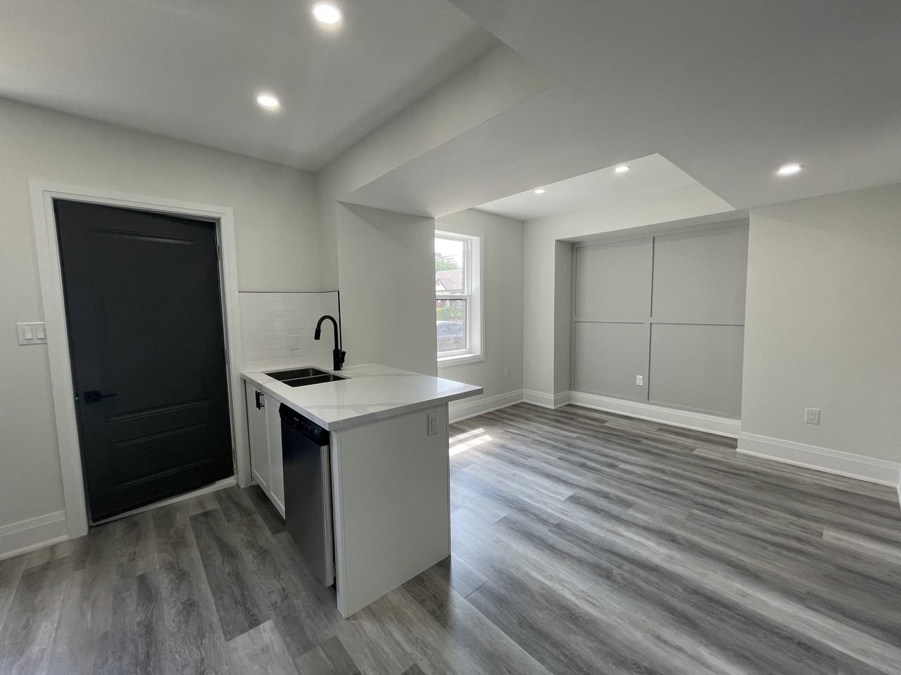 554 CANNON ST EAST - Photo 2 of 6