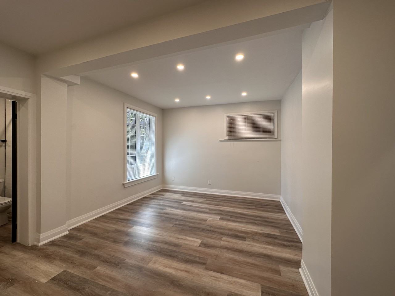 128 Wentworth St N - Photo 3 of 12