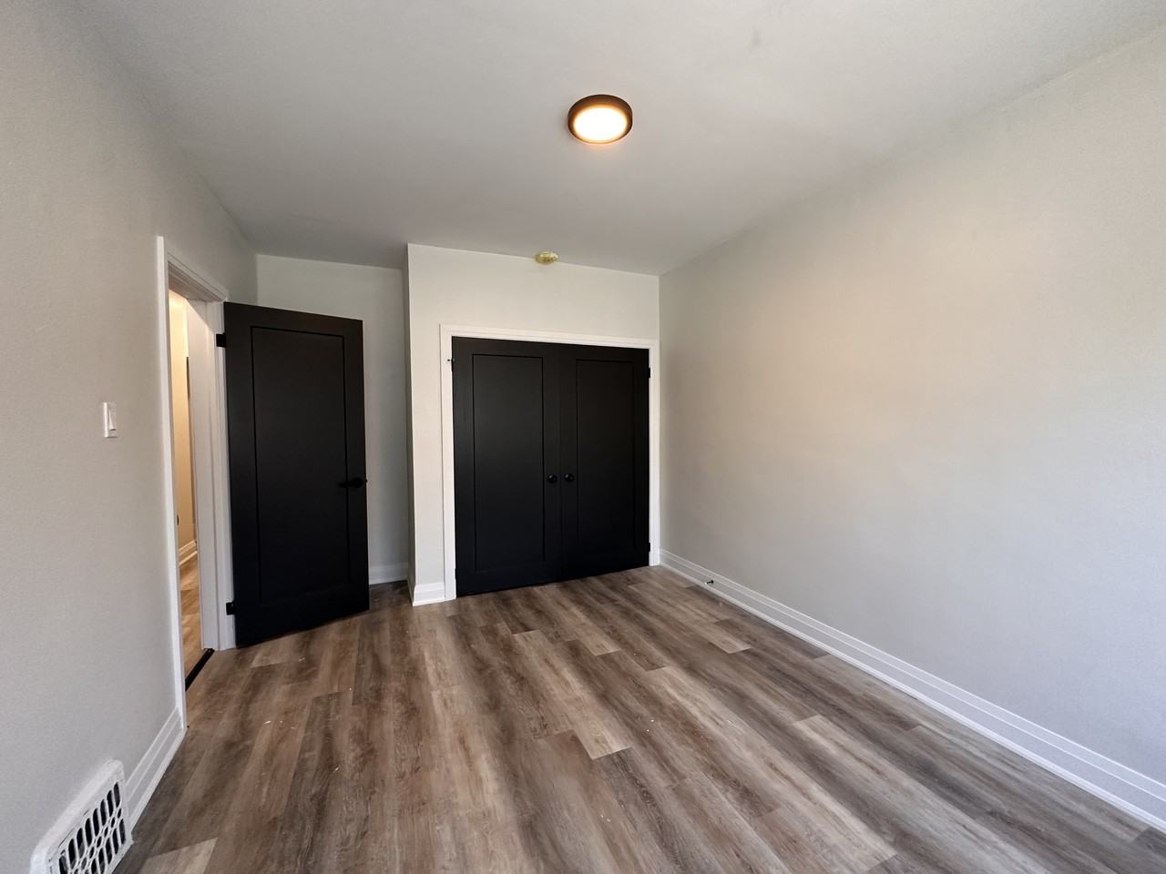 128 Wentworth St N - Photo 6 of 12