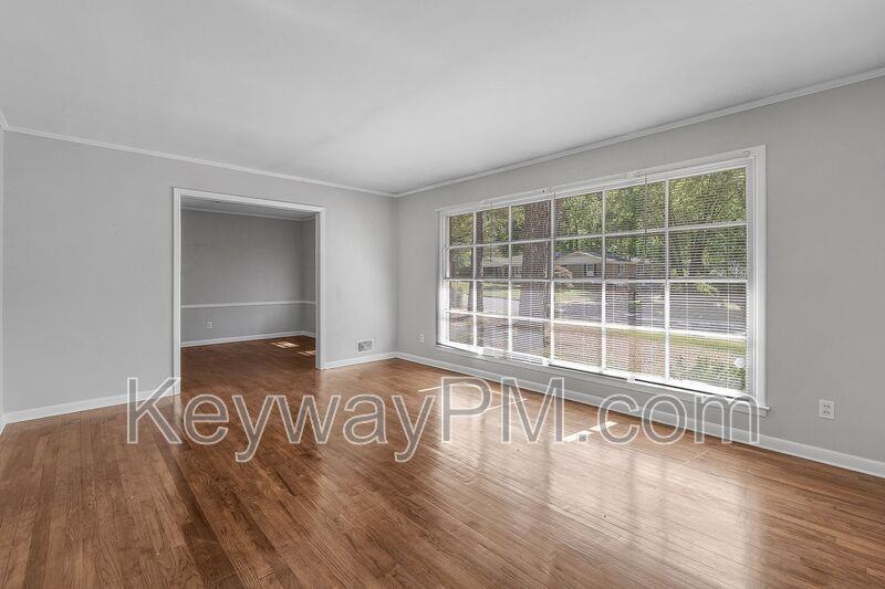 622 Canterbury Dr - Photo 3 of 20