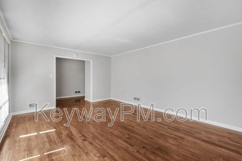 622 Canterbury Dr - Photo 4 of 20