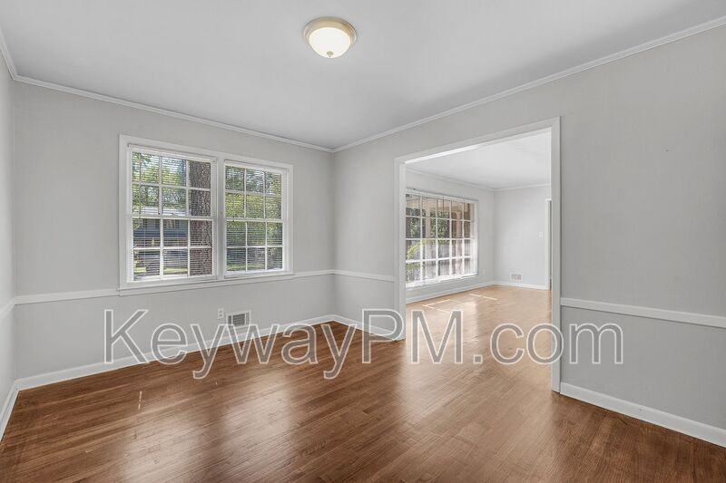 622 Canterbury Dr - Photo 5 of 20