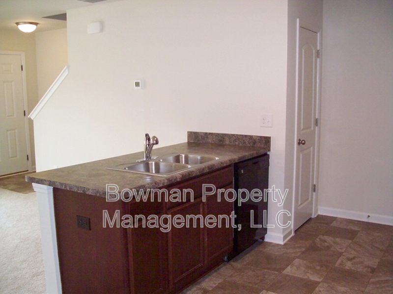 236 Sidney Lanier Ave - Photo 6 of 24