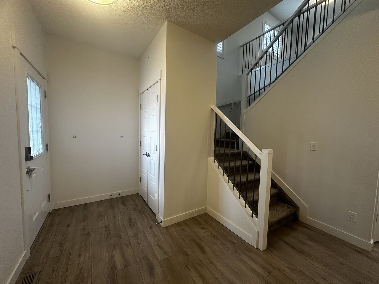 28 Juneau Way, St. Albert, Alberta, Canada, T8N 7V7 - Photo 2 of 24