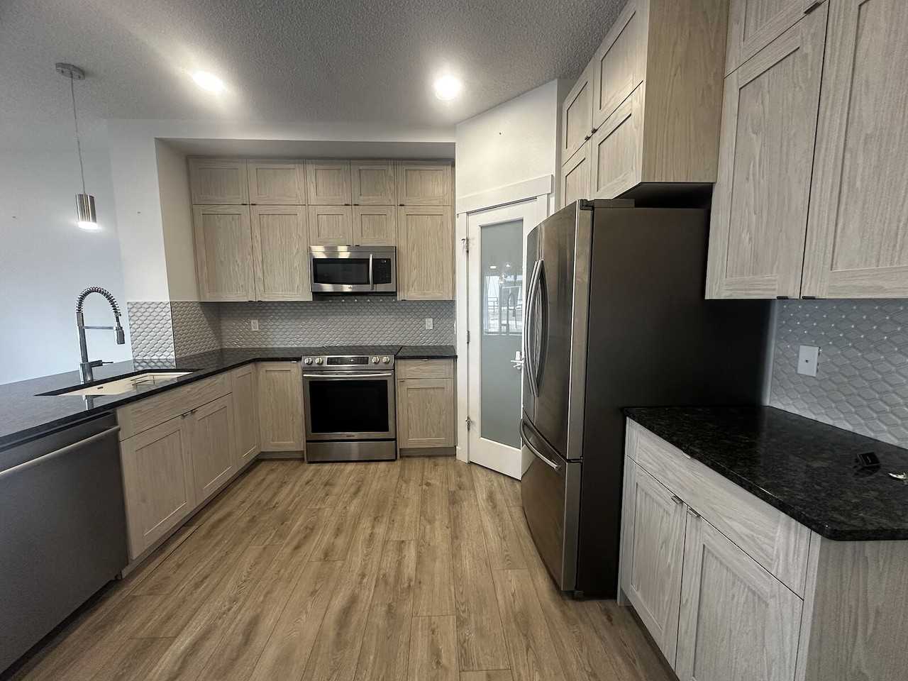 28 Juneau Way, St. Albert, Alberta, Canada, T8N 7V7 - Photo 5 of 24