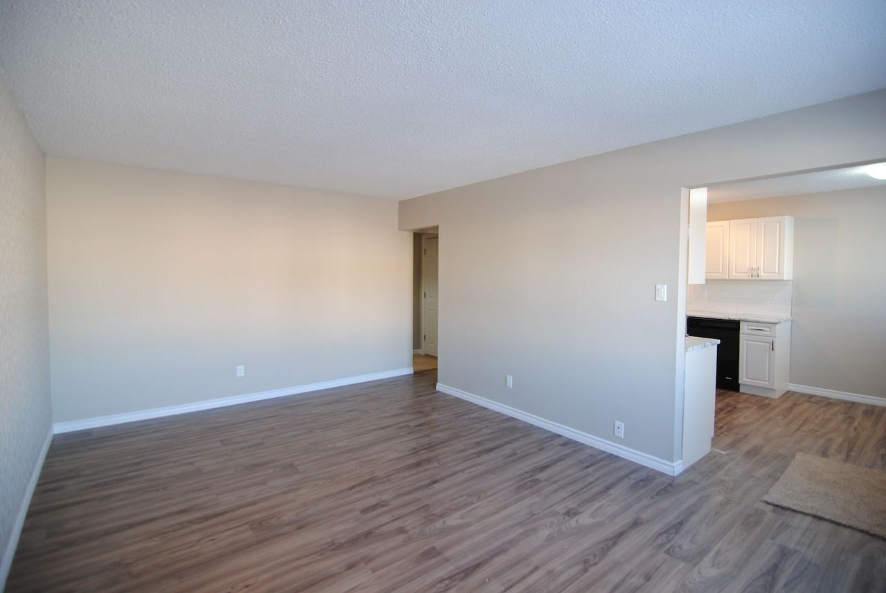 8035 141 Avenue Northwest, Edmonton, Alberta, Canada, T5C 2N8 - Photo 5 of 14