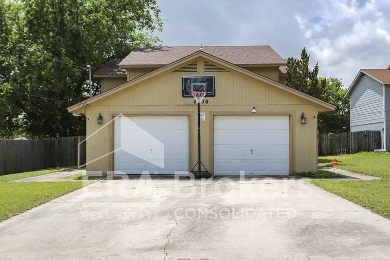 4506A Lago Cir #A - Photo 2 of 24
