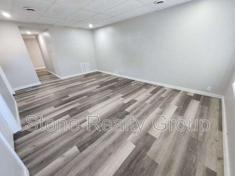 2200 S 8th St - Photo 2 of 9