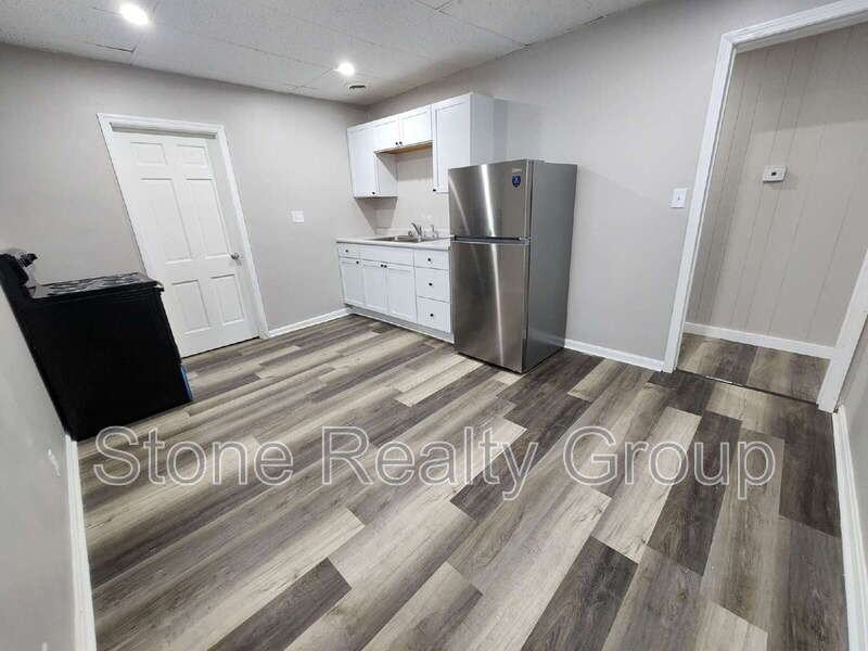 2200 S 8th St - Photo 3 of 9