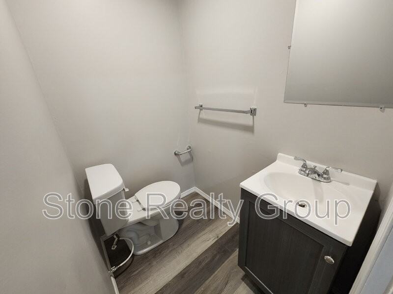 2200 S 8th St - Photo 6 of 9