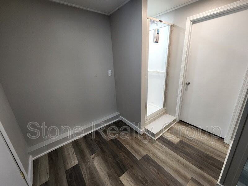 2200 S 8th St - Photo 7 of 9