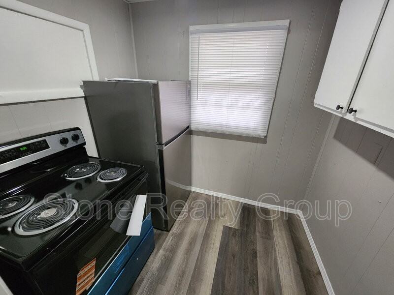 801 Grant St - Photo 3 of 6