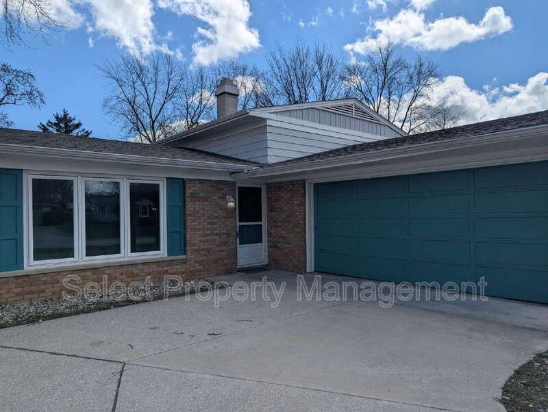 3226 Arrowwood Dr - Photo 2 of 35