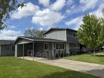 716 Se 9th St - Photo 1 of 1